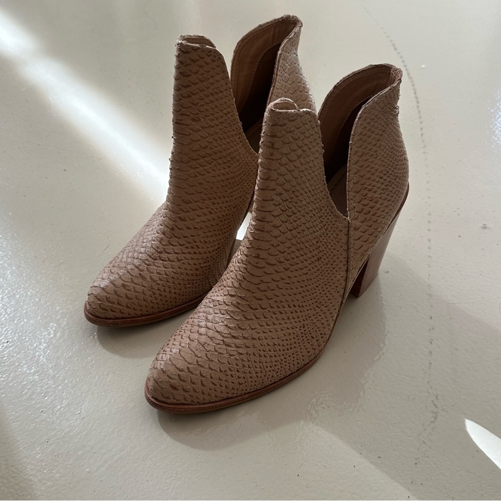 Kaanas Snakeskin Tan Ankle Boots